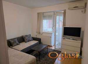  LEPO NAMEŠTEN JEDNOSOBAN STAN SA PARKING MESTOM - BULEVAR PATRIJARHA PAVLA