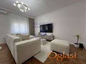 RETKO U PONUDI, trosoban stan u samom Centru grada!