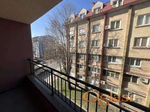 U ponudi stan  коd Kliničkog centra od 124 m2