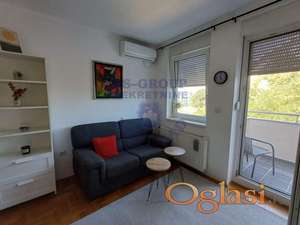 Lep i funkcionalan jednoiposoban stan na Grbavici!