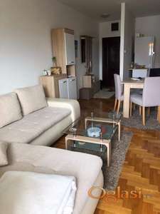 Izdajem namesten stan od 60m2