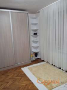 Izdavanje sobe devojkama u stanu