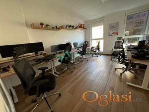 Novi Sad, Centar - Poslovni prostor 100m2 sa parkingom, 10 EUR m2+ PDV  