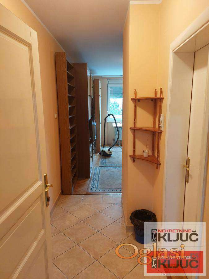 квартира-студия в Грбавице, Нови Сад, 25 m², 1 этаж — фото