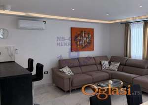 Retko u ponudi, luxuzna kuća na Adicama.