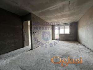 Na prodaju četvorosoban stan