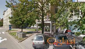 Izdajem sobu u velikom stanu (bez gazde)