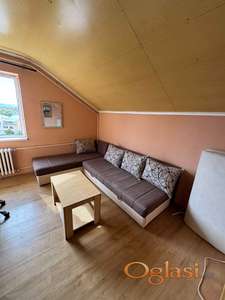 Garsonjera 27 m2, Nameštena