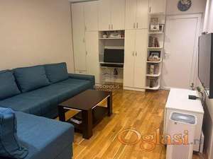 Uknjižen, dvoiposoban, renoviran, top lokacija ID#9214