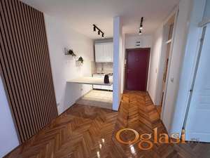 Kompletno renoviran-35m2! Bulevar Oslobođenja!