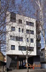 Izdaje se parking mesto u blizini Doma Zdravlja