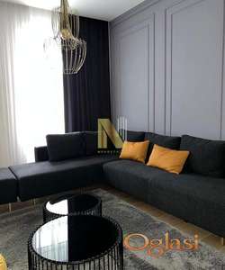 Moderno opremljen salonski stan u centru - pešačka zona