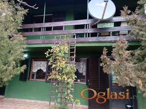 Ležimir vikendica 110m2 top lokacija HITNO!