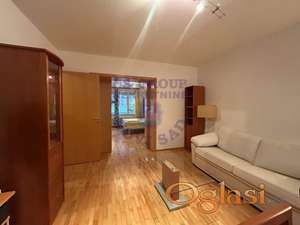 Dvosoban stan u srcu Novog Sada!