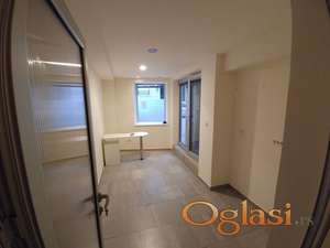 Lokal sa izlogom  15m2  Hram