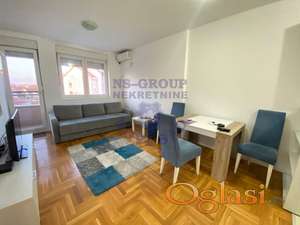 Izdaje se lep dvosoban stan na Somborskom Bulevaru