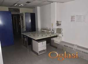 Izdaje se poslovni prostor u strogom centru, 94m2, u suturenu