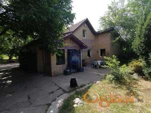 Na prodaju salas u Čeneju