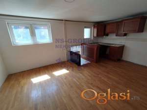 Ulicni,odlican lokal sa bastom i garsonjerom,Novo Naselje