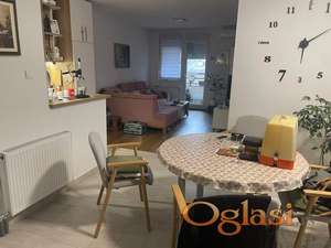 Stan Adice sa parking mestom