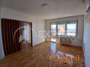 Izdaje se trosoban nenamešten stan kod Pravnog, 86m2