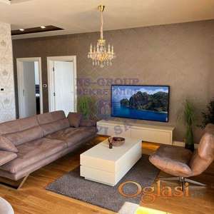 Izdaje se potpuno nov, moderan i vrhunski opremljen četvorosoban stan.