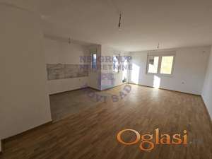 Odličan, uknjižen,