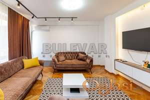Trosoban  stan  ,renoviran - sa  nameštajem  i  tehnikom,VII sprat, 75 m2,