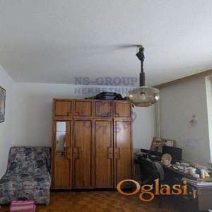 Trosoban stan na Železničkoj stanici. Ima 67m2