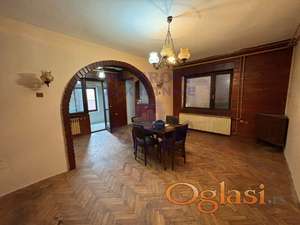 Spratna kuća u Kaću