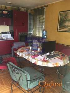 Prodaje se stan na Novoj Detelinari 138m2