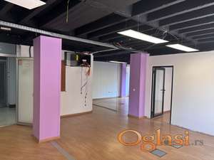 7 odvojenih prostora, 2 kupatila, 2 kuhinje. 210m2