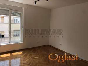 Izdaje se jednoiposoban stan u strogom centru Niša, 38m2!