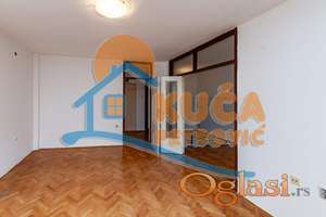 Prodaje se stan na Bulevaru Nemanjića