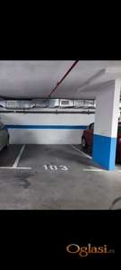 Izdavanje garažnog mesta 16 m2 sa video nadzorom u  Novom Sadu ,,Kraljev park,,