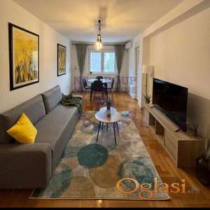 Izdaje se lep dvosoban stan na Socijalnom