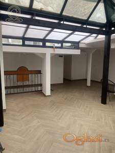 Izdavanje poslovnog prostora Stari grad Venizelosova – renoviran lokal 200 m² na dva nivoa, odlična lokacija kod Bajloni pijace