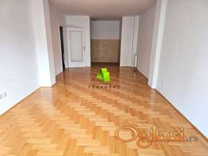 Neuseljavan dvoiposoban stan u modernom stambenom kompleksu na atraktivnoj lokaciji na Bulevaru Nemanjića ID#7247