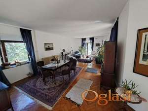 Kuća Bocke, u blizini glavnog puta