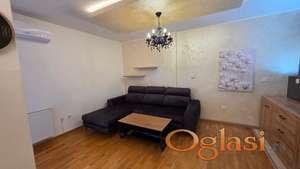 Četvorosoban stan na Bulevaru Evrope !