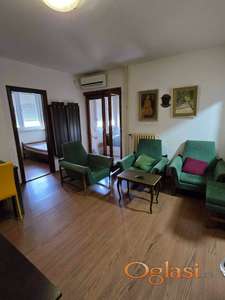 NOVI SAD, BULEVAR OSLOBOĐJENJA, DVOSOBAN STAN - U BLIZINI MEDICINSKOG FAKULTETA - 350 E