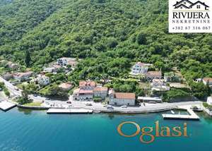 Na prodaju vertikala stare kamene kuce u prvom redu uz more Kostanjica Kotor