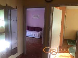 Ulica sa puno zelenila