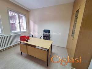 POSLOVNI PROSTOR-KANCELARIJA 11M2 CENTAR GRADA 25000EU