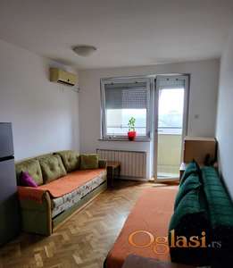 Novi Sad, Nova Detelinara, garsonjera sa jedinstvenim pogledom