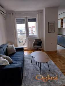 Svetao 4.0 stan sa garažom (30m²) u novijoj zgradi – Podbara, odmah useljiv