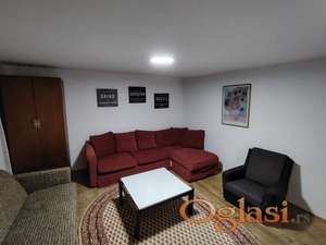 Izdajem kucu u centru Sremske Mitrovice