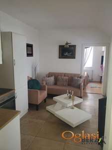 KOMPLETNO NAMEŠTEN DVOIPOSOBAN STAN, BULEVAR