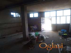 Odlična garaža sa većim spektrom namena idealna za magacin ili neki vid tihe delatnosti.