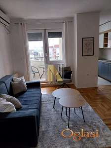Svetao 4.0 stan sa garažom (30m²) u novijoj zgradi Pet Friendly– Podbara